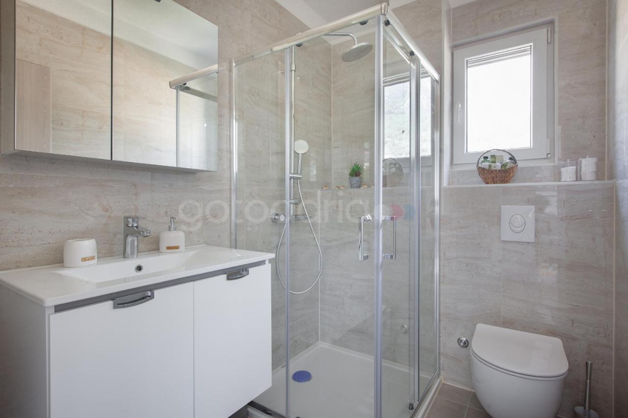 Luxury Apartment Sofia -Free Beach Parking Makarska Exterior photo