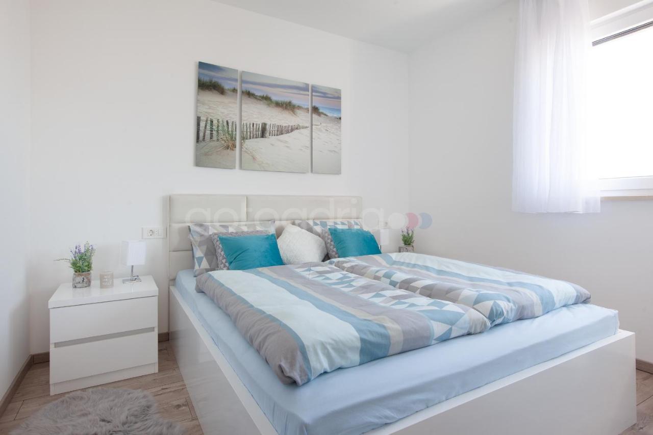 Luxury Apartment Sofia -Free Beach Parking Makarska Exterior photo